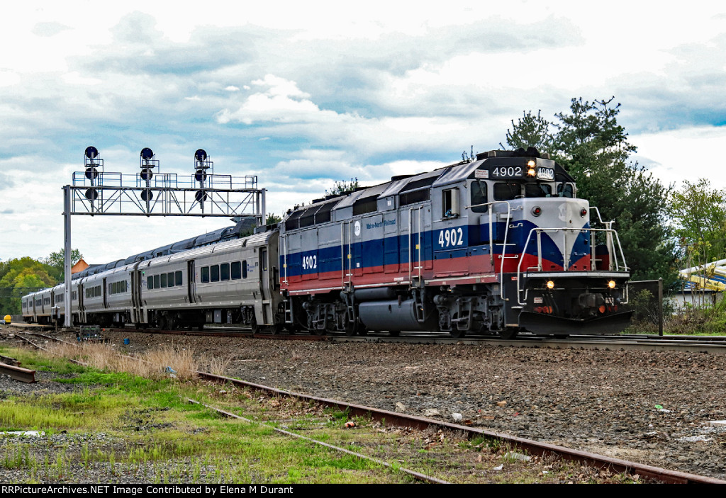 MNCR 4902 on train 53